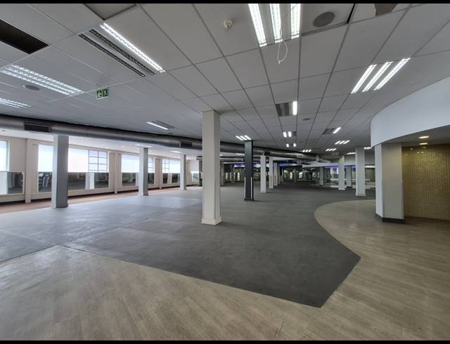 2,355M² RETAIL TO LET IN CRAIGHALL